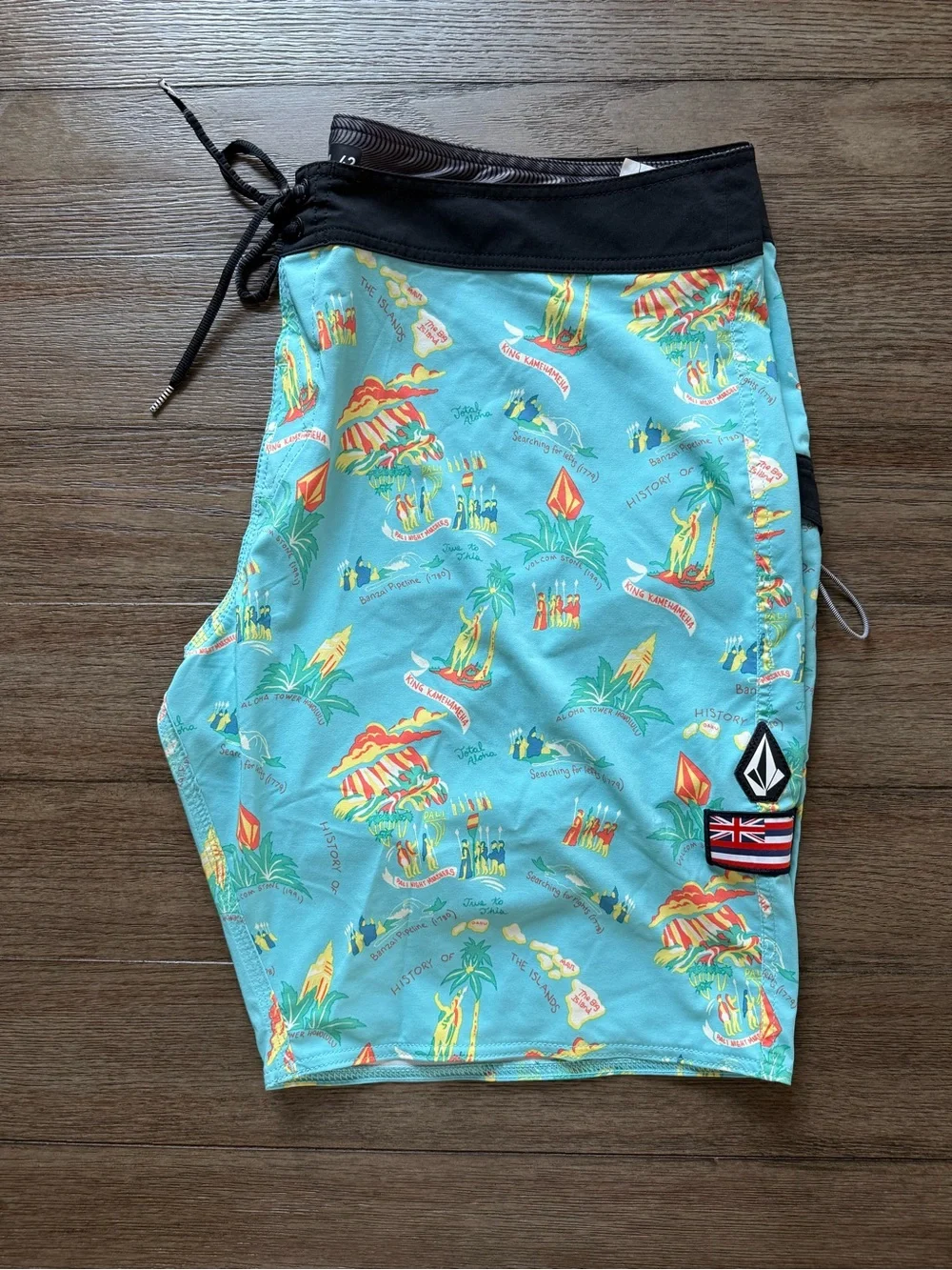 Volcom Men’s Tropical Print Boardshorts - Turquoise & Black